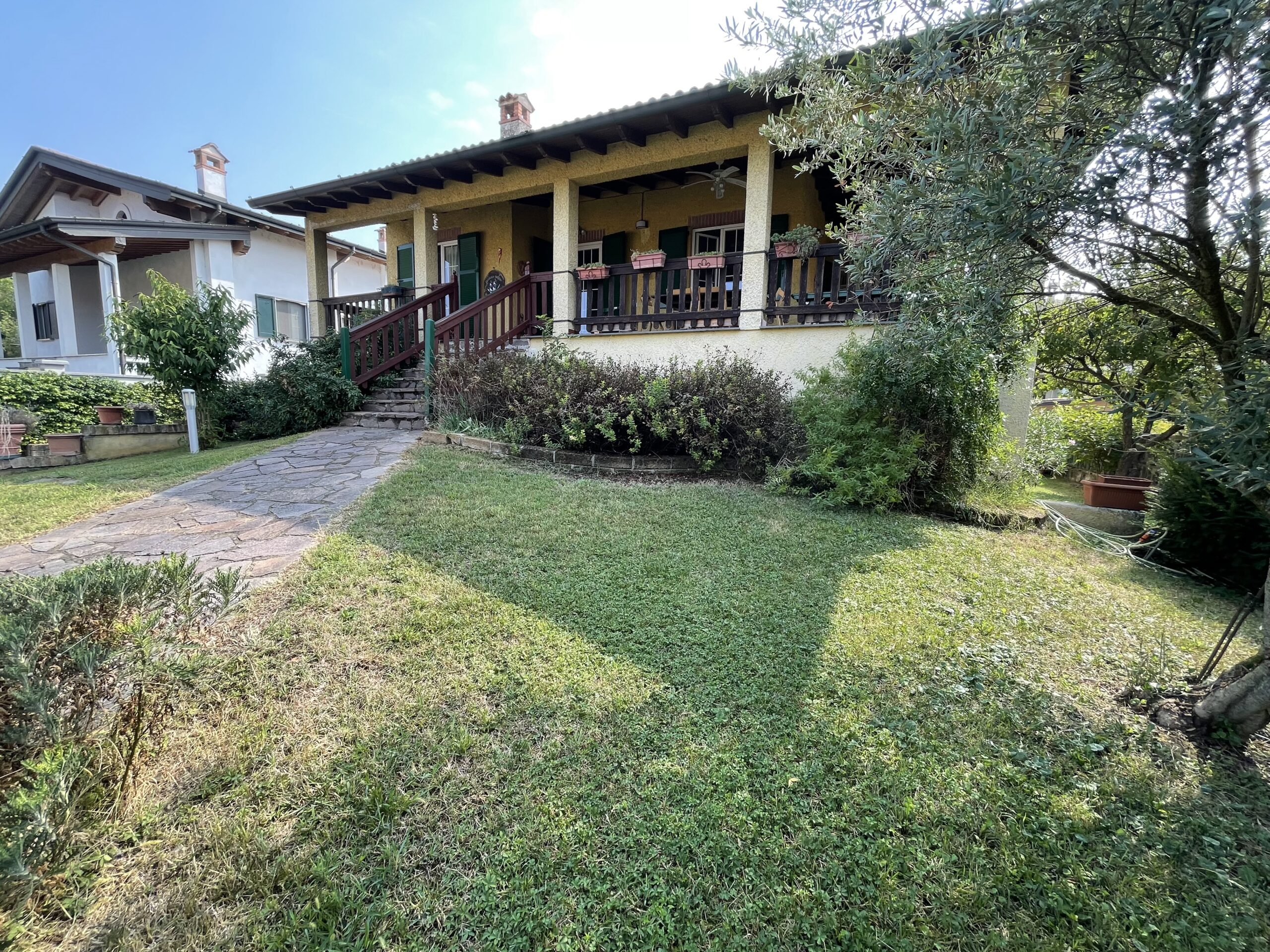 VILLA SINGOLA DI AMPIA METRATURA